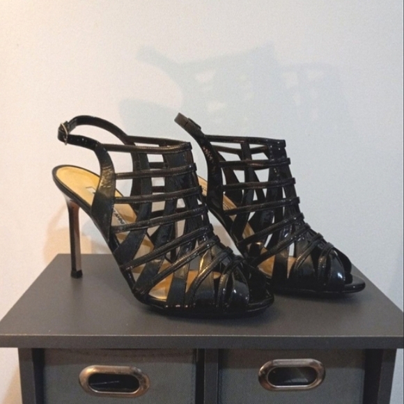 Manolo Blahnik sandals - Picture 3 of 9